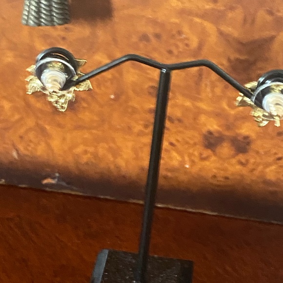 NWT Silver Needle Stud Earrings Red Autumn Leaf Design - Picture 5 of 5